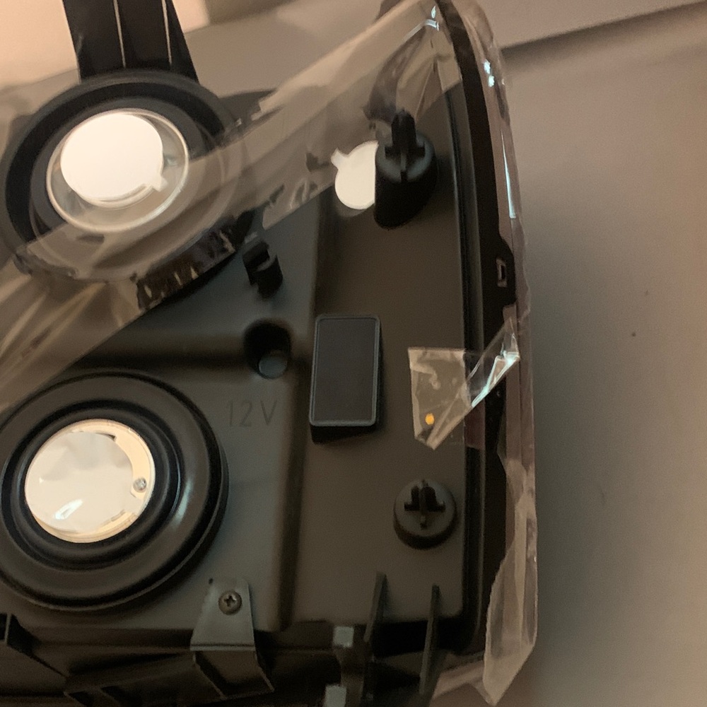 2007-2014 Sierra 1500 passengers front Headlight replacement - Picture 6 of 7